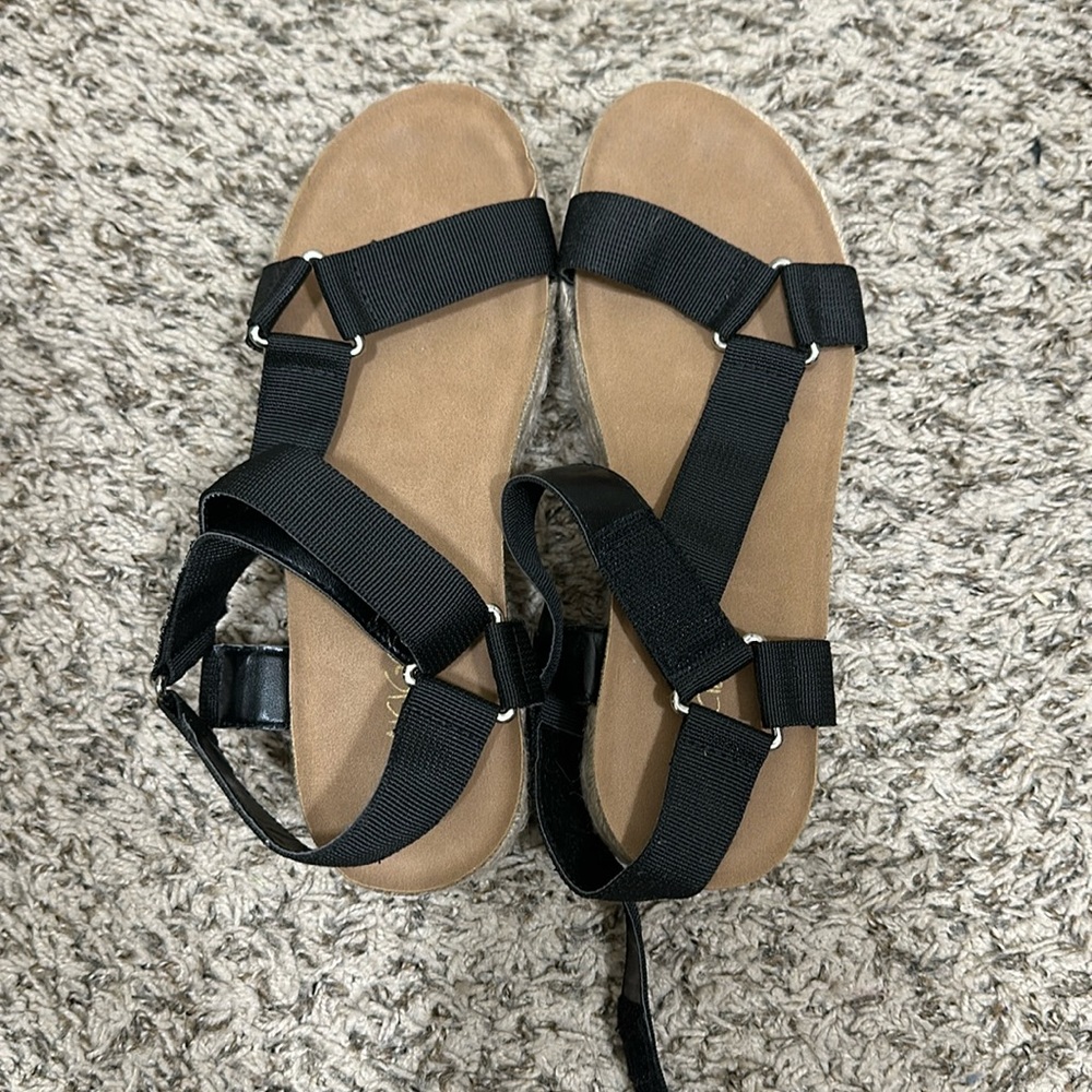 Women’s sandals